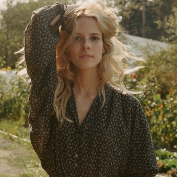 Doen Rose Top in Black Winter Ditsy - Picture 3 of 7